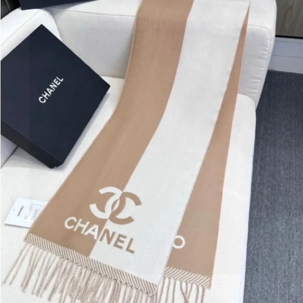 Beige and White Scarf - Picture 5 of 5